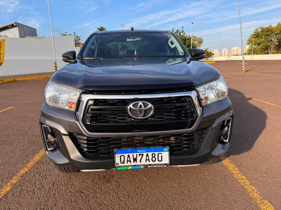 TOYOTA HILUX 2.8 SR 4X4 CD 16V DIESEL 4P AUTOMÁTICO TOYOTA HILUX 2.8 SR 4X4 CD 16V DIESEL 4P AUTOMÁTICO